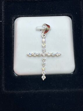 🆕 Sterling & 1ctwt Moissanite Cross Pendant $170 retail